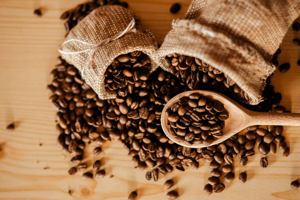Káva plodiny v pytli Káva halda s velkou texturou a atmosférou - Fotografie, Obrázek