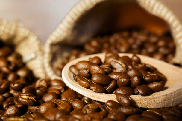 Cultivo de café em saco pilha de café com grande textura e ambiente
 - Foto, Imagem