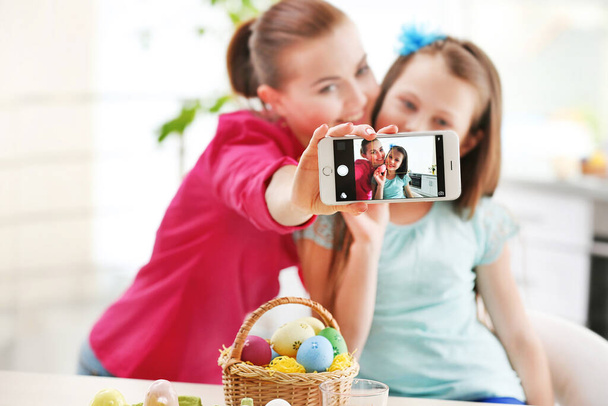 Mother and daughter taking selfie at Easter time - Fotoğraf, Görsel