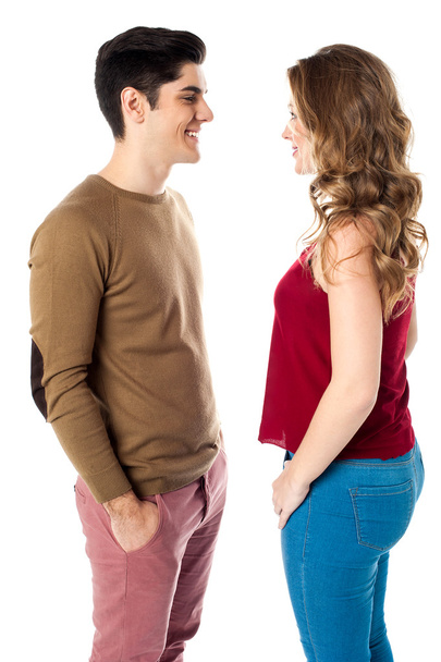 Young couple standing face to face - Foto, afbeelding
