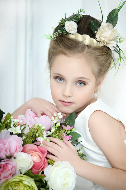 Girl with flowers. Beautiful, closeup. - Fotó, kép