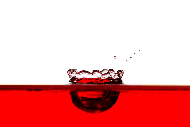 Beautiful high speed image of a water drop experiment - Fotografie, Obrázek