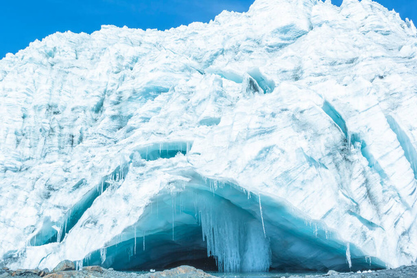 Ледник Пасторури, в Национальном парке Уаскаран, Уараз / Перу. Тропический ледник на высоте 5200 метров над уровнем моря
. - Фото, изображение