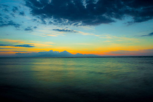 Atardecer colorido desde una isla - Foto, Imagem