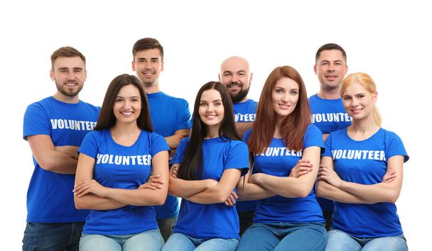 Groupe de jeunes volontaires sur fond blanc
 - Photo, image