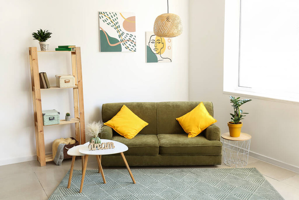 Sisustus moderni huone mukava sohva - Valokuva, kuva