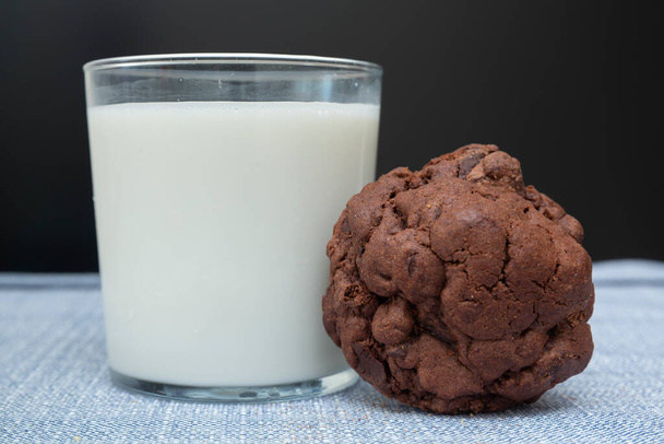 крупним планом печиво з шоколадними чіпсами
 - Фото, зображення