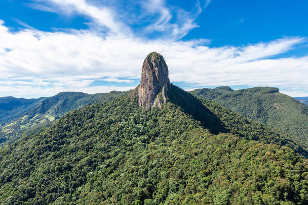 Pedra do Bau, pico de montaña rocosa en Sao Bento do Sapucai, Brasil. América del Sur
. - Foto, Imagen