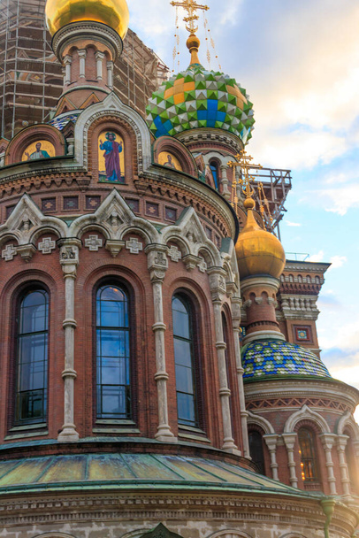 Eglise du Sauveur sur le sang versé ou cathédrale de la Résurrection du Christ est l'un des principaux sites de Saint-Pétersbourg, Russie - Photo, image