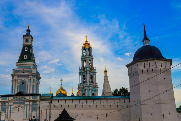 Blick auf die Dreifaltigkeitslavra des Heiligen Sergius in Sergijew Possad, Russland - Foto, Bild