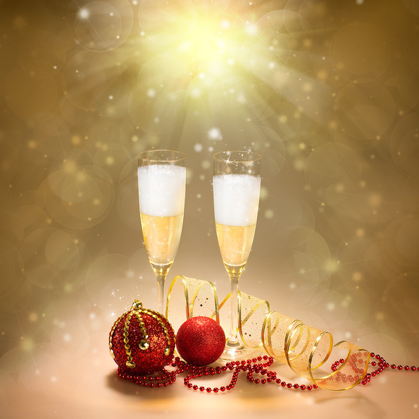 シャンパン グラス。新年とクリスマスのお祝い - 写真・画像