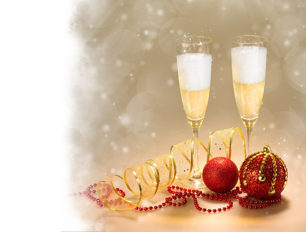Taças de champanhe. Celebrações de Ano Novo e Natal
 - Foto, Imagem