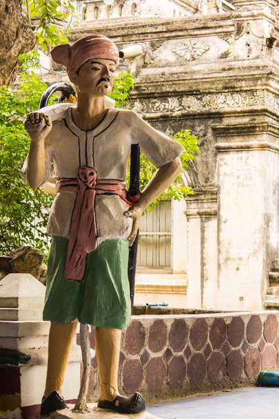 Shanin patsas pysyvä soturi, Wat Papoa Chiangmai Thaimaa
 - Valokuva, kuva