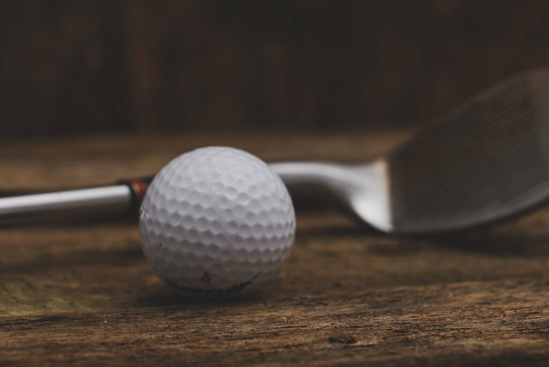 pallina da golf sul tavolo - Foto, immagini