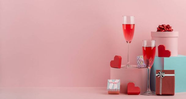 Gift boxes, red hearts and glasses of red prosecco - Foto, imagen