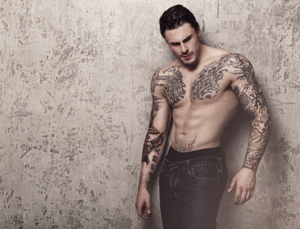 Tattooed guy with perfect body - Foto, Imagen