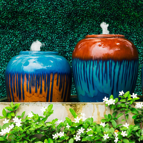 Барвисті фонтани jar
 - Фото, зображення
