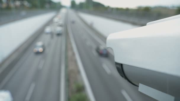 Caméra de surveillance de la circulation en gros plan, prise tôt le matin
 - Séquence, vidéo