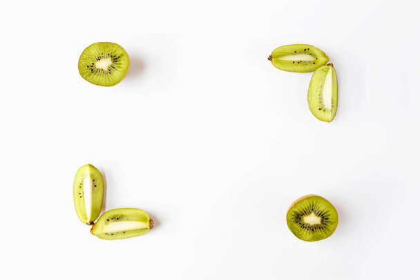 A set of fresh whole and sliced kiwis isolated on a white background. flat lay, copy space. Tropical abstract background. - Foto, afbeelding