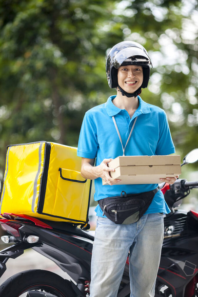 Delivery man carrying boxes of food - 写真・画像