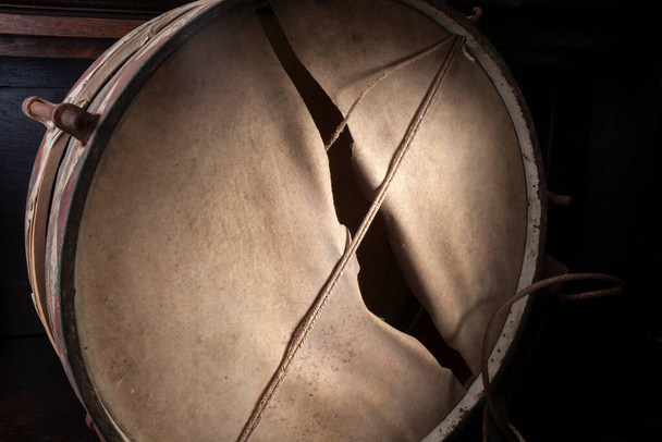 старий гребеневий барабан крупним планом
 - Фото, зображення