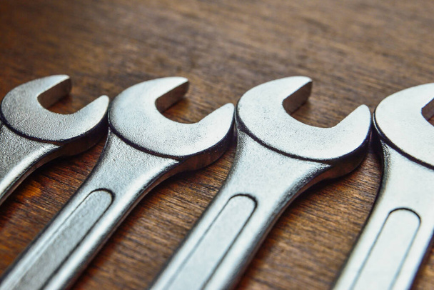 Metallic wrenches on wooden surface - Foto, Bild