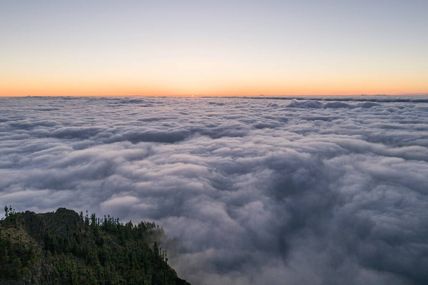 テイデ国立公園の上の日没の雲テネリフェ島カナリス - 写真・画像