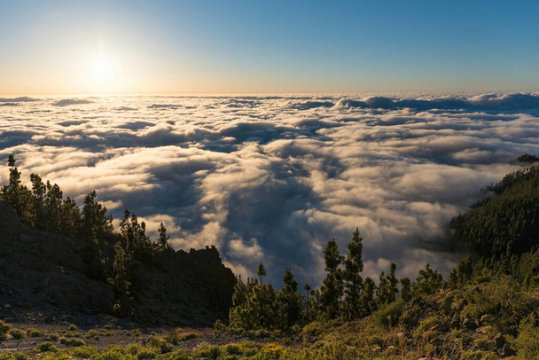 Zonsondergang wolken boven in Teide National Park Tenerife eiland Canarische Eilanden Canarische Eilanden - Foto, afbeelding