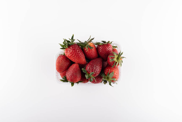 fresh strawberries in box isolated on white - Foto, Imagen