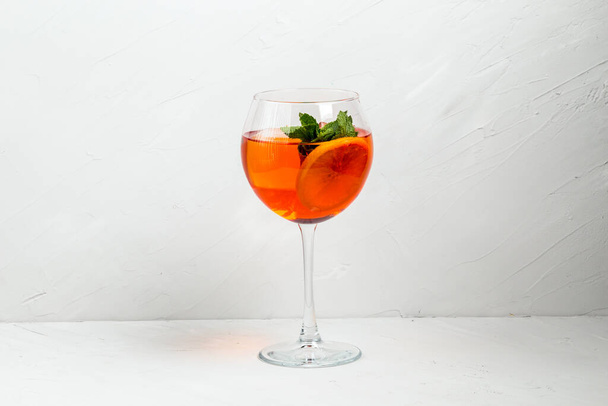 Cocktail di frutta spritz dolce e appetitoso
 - Foto, immagini