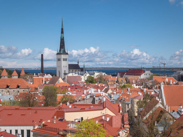 La hermosa vista en la ciudad vieja Tallin Estonia
 - Foto, Imagen