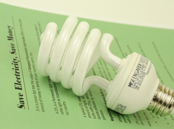ahorrar electricidad utilizando bombillas CFL
 - Foto, Imagen