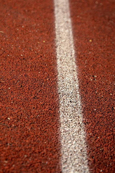 Correr goma de la pista con línea. Deporte. Estilo de vida saludable
 - Foto, imagen