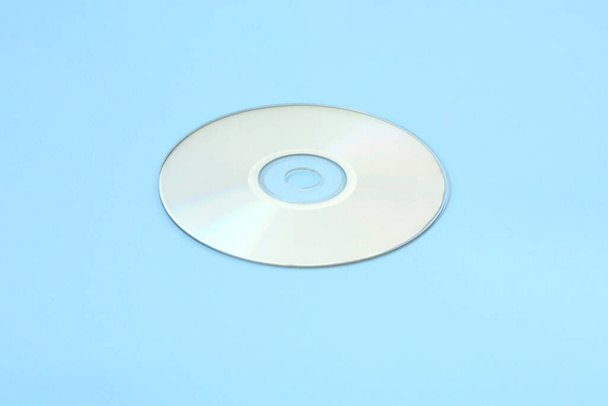 CD de disco compacto con reflejos delante
. - Foto, imagen