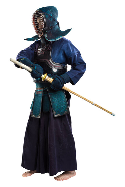 Muotokuva mies kendo taistelija shinai (bambu miekka). Ammuttu studiossa. eristetty leikkauspolulla valkoisella taustalla
 - Valokuva, kuva