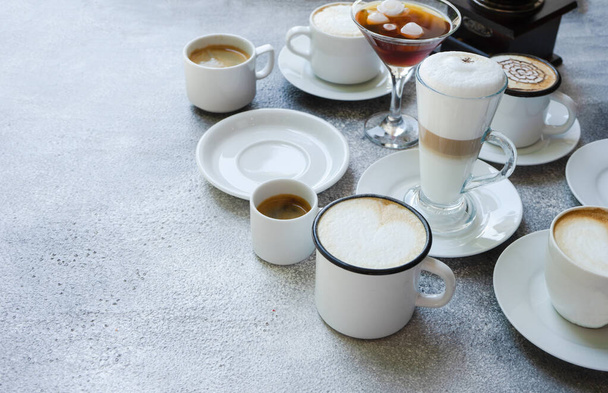 Bebida de café variedades concepto sobre fondo de piedra con espacio de copia
 - Foto, imagen
