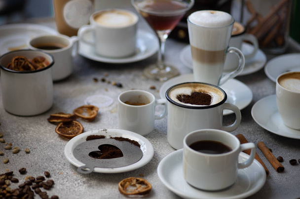 Koffie drank rassen concept op stenen achtergrond met kopieerruimte - Foto, afbeelding