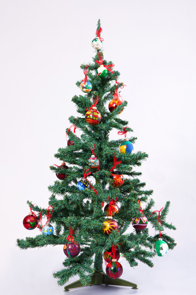 árbol de Navidad sobre un fondo blanco - Foto, imagen