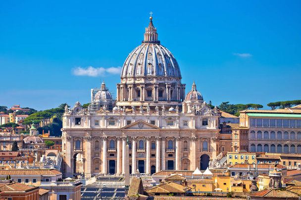 Vatican. La basilique pontificale Saint-Pierre au Vatican, la plus grande église du monde. Le Saint-Siège
 - Photo, image