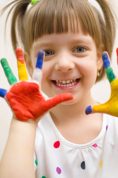 child with painted hands - Valokuva, kuva
