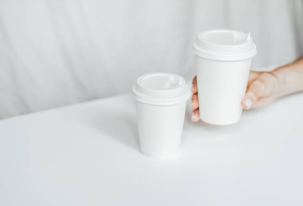 Mockup of female hand holding a Coffee paper cup. - Zdjęcie, obraz