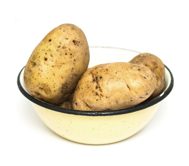 Patatas crudas en el plato
 - Foto, imagen