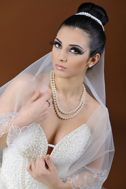 Portrait of a beautiful bride with bright makeup - Fotoğraf, Görsel