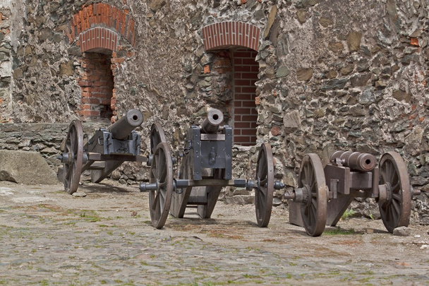 Canhões medievais
 - Foto, Imagem