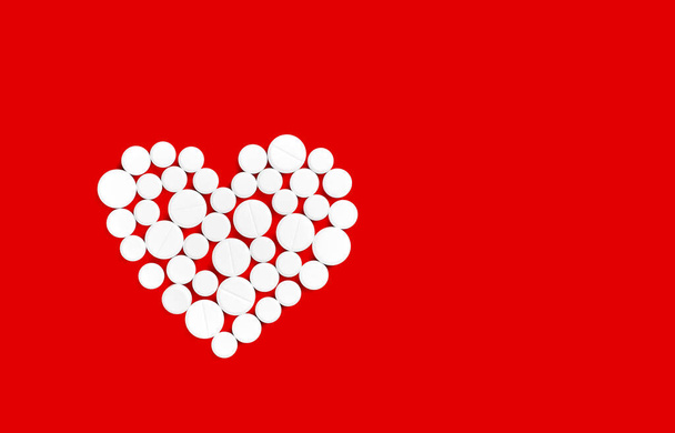 Pilules blanches en forme de cœur sur fond rouge
 - Photo, image