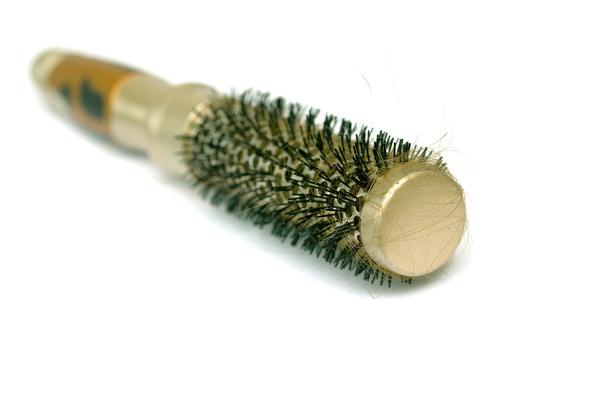 cepillo de peine con cabello perdido
 - Foto, imagen