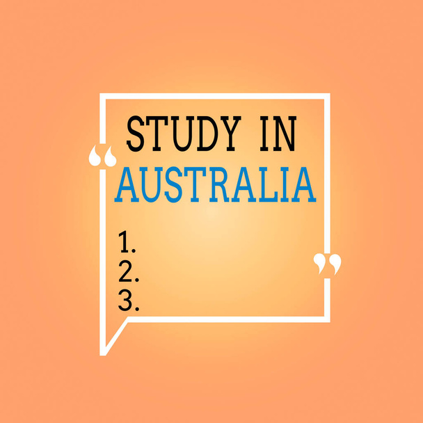 Γραπτό κείμενο Μελέτη στην Αυστραλία. Έννοια σημαίνει πηγαίνει σε ξένη χώρα προκειμένου να ολοκληρώσετε τις σπουδές σας Blank Square Περίγραμμα Περίγραμμα απόσπασμα Bubble με απόσπασμα Mark στίξη. - Φωτογραφία, εικόνα