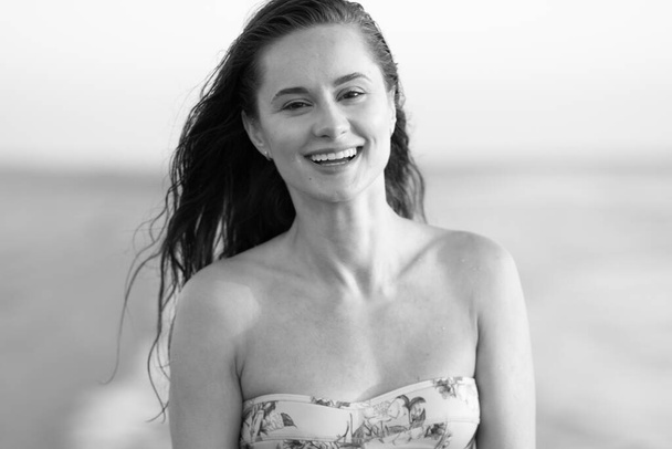 pływać odzież plaża moda kobieta vogue bw - Zdjęcie, obraz