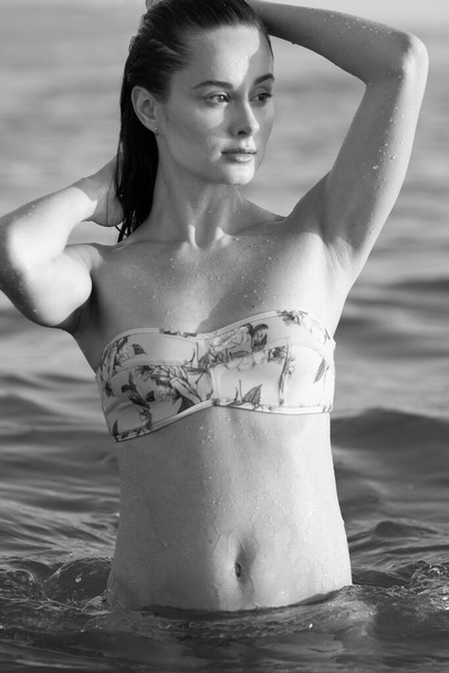 natación desgaste playa moda mujer moda bw
 - Foto, Imagen