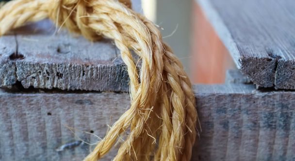 Old rope bound around an old vintage box in a close up view - Foto, Bild